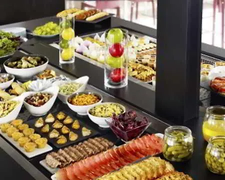 ホテル Kyriad Aeroport Marseille